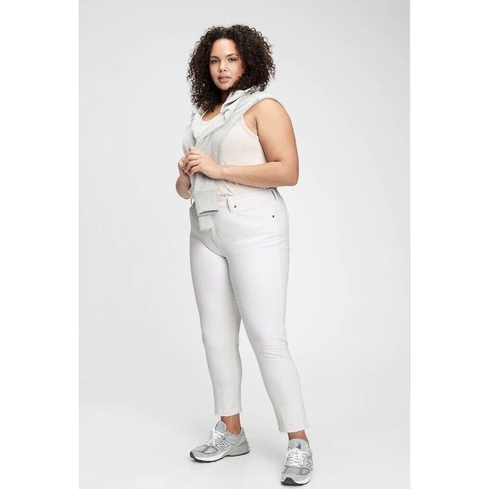 Gap girlfriend jeans -  size 18/34 - White